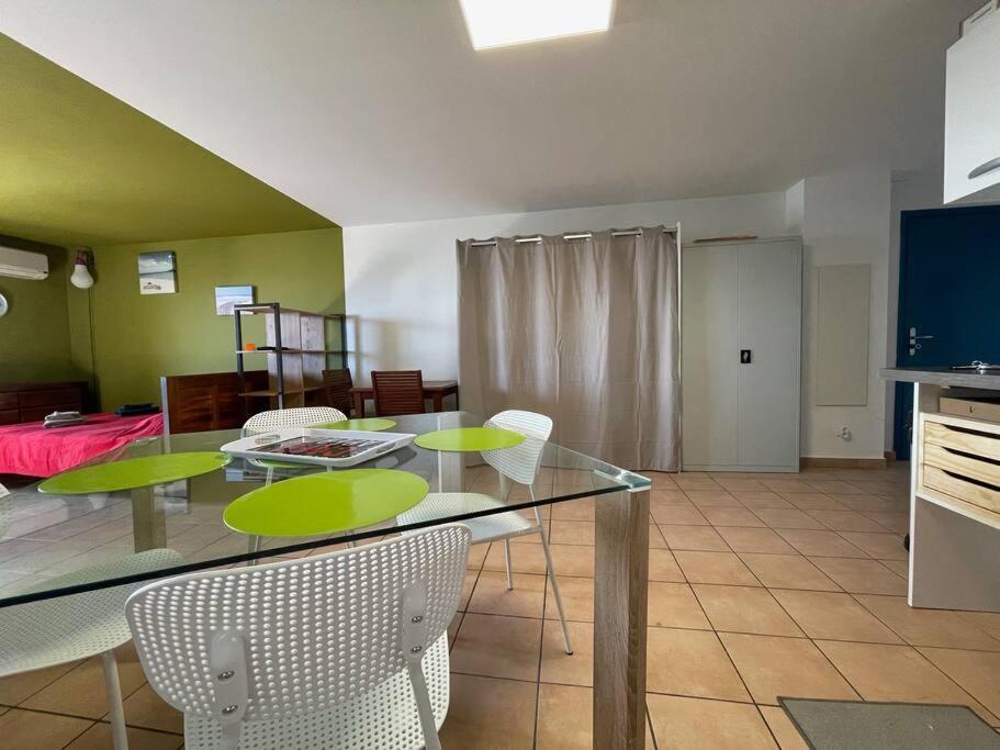 Immense Studio 51 Jusqu'A 4 Personnes Avec Vue Mer Saint-Denis Exterior photo