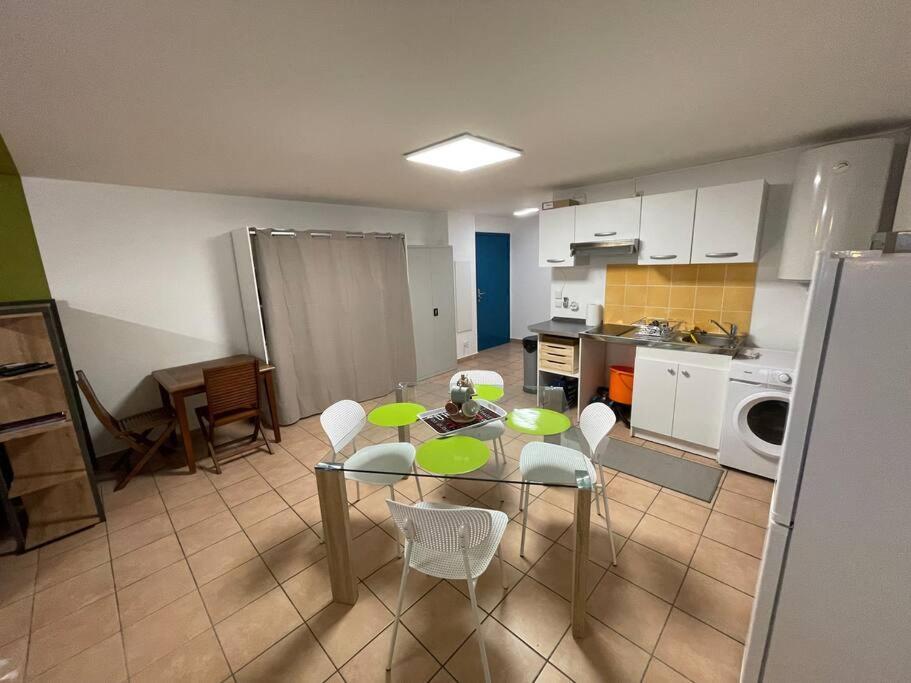 Immense Studio 51 Jusqu'A 4 Personnes Avec Vue Mer Saint-Denis Exterior photo
