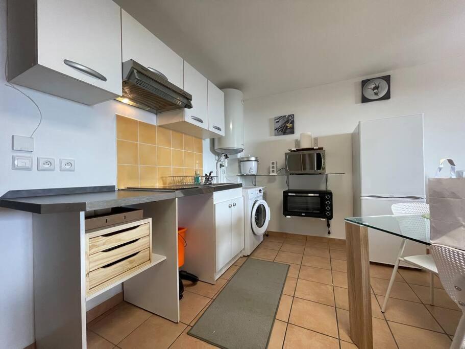 Immense Studio 51 Jusqu'A 4 Personnes Avec Vue Mer Saint-Denis Exterior photo