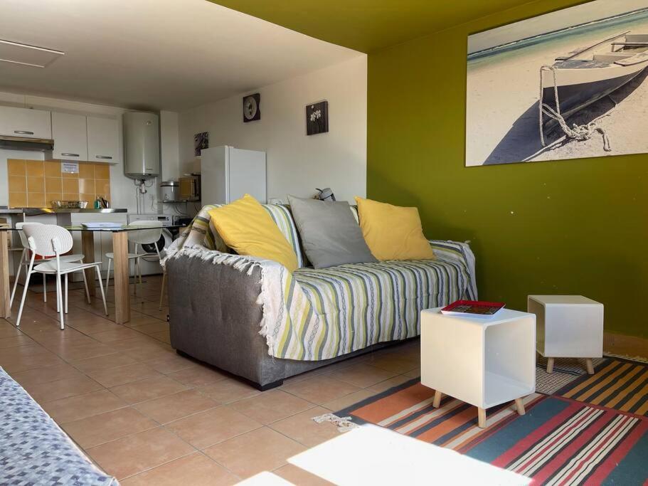 Immense Studio 51 Jusqu'A 4 Personnes Avec Vue Mer Saint-Denis Exterior photo