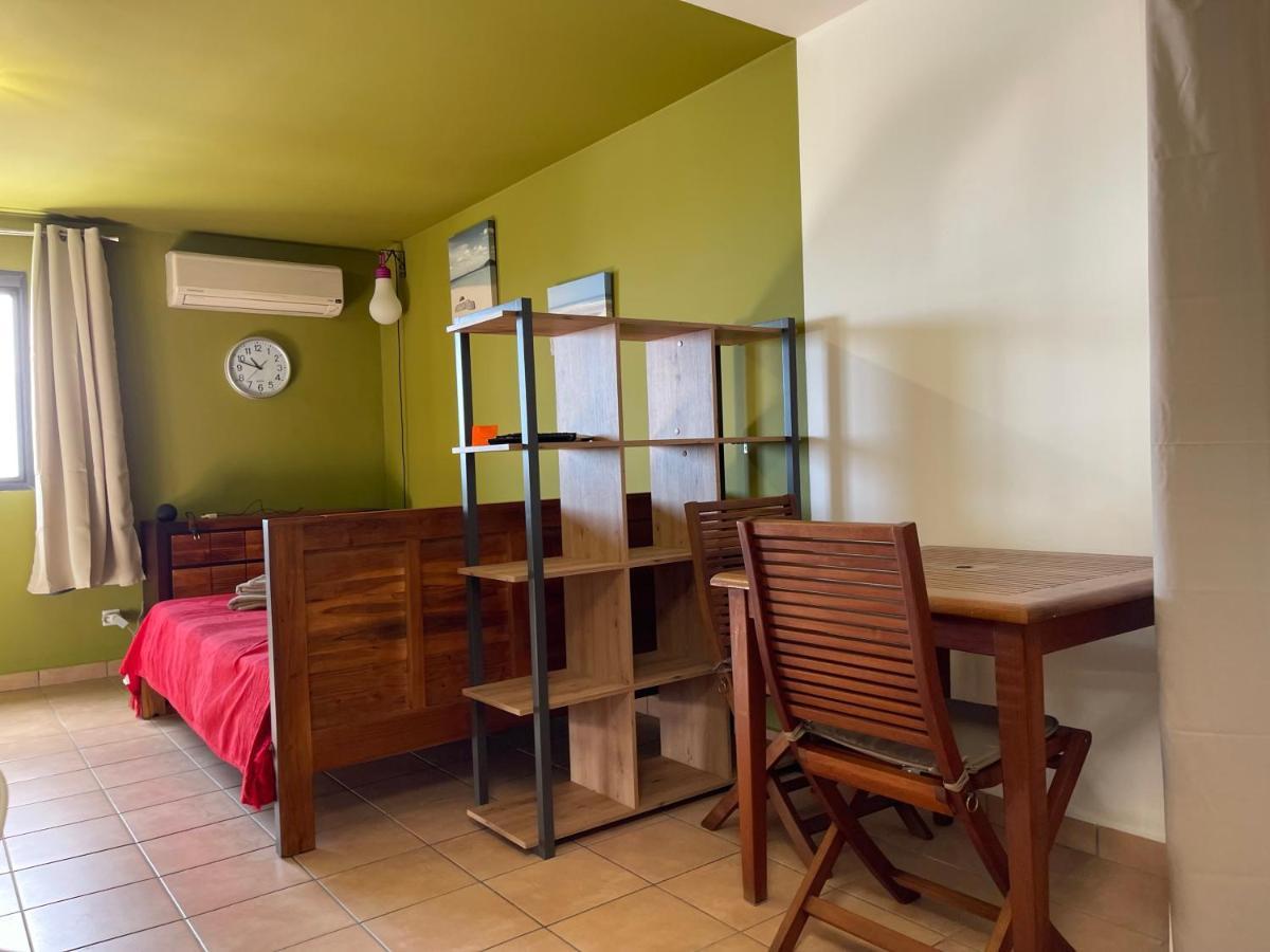 Immense Studio 51 Jusqu'A 4 Personnes Avec Vue Mer Saint-Denis Exterior photo